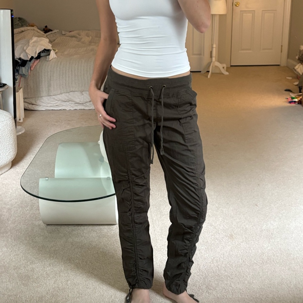 Wearables Women's green cargo Drawstring Pants